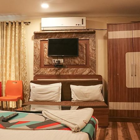 פונה Hotel Mukesh Residency מראה חיצוני תמונה