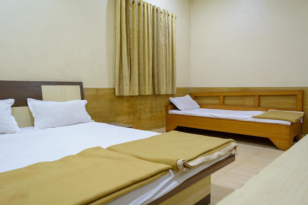 פונה Hotel Mukesh Residency מראה חיצוני תמונה