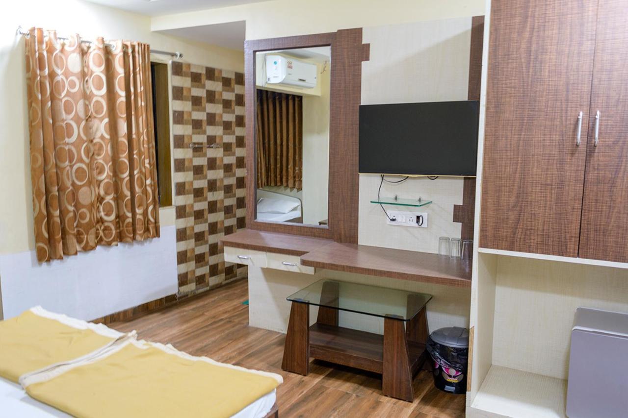 פונה Hotel Mukesh Residency מראה חיצוני תמונה