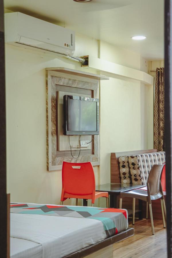 פונה Hotel Mukesh Residency מראה חיצוני תמונה